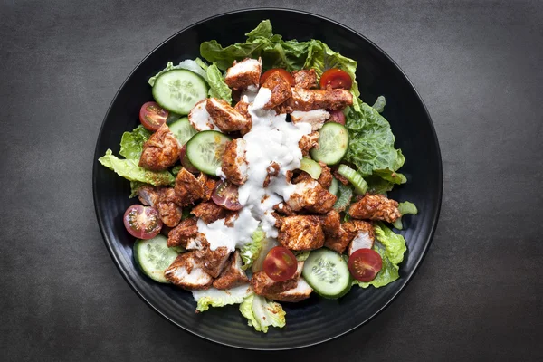 Vue aérienne de la salade de poulet Tandoori — Photo