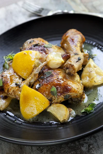 Roast Chicken with Lemon Garlic and Thyme — Stock Photo, Image