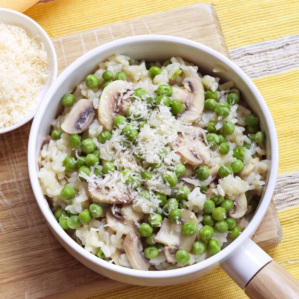 Risotto with Peas Mushrooms and Parmesan — Stock Photo, Image