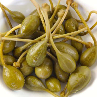 Caperberries beyaz kase havai görünümü