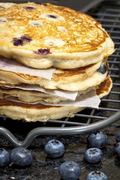 Stack of Blueberry Pancakes Cooling on Wire Rack — Stock Photo, Image