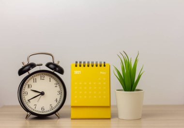 Mayıs 2021 için masaüstü takvimi. Her tarihi planlamak, atamak, düzenlemek ve yönetmek için takvim ve saat.