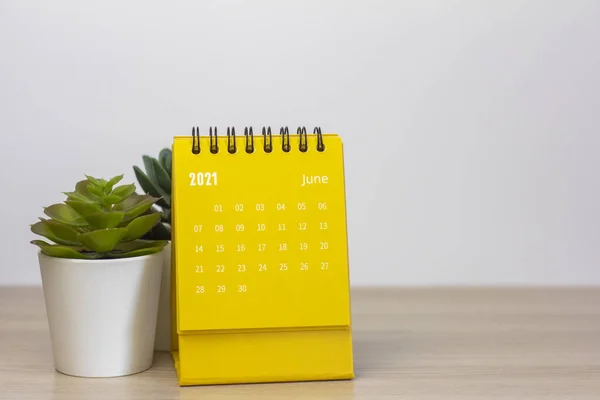 Flip Kalender För Juni 2021 Skrivbordskalender För Planering Schemaläggning Tilldelning — Stockfoto