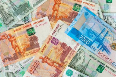 Rus Rublesi banknotları. Ruble, Rusya 'nın para birimidir. Rus parası 1000,2000 ve 5000 ruble değerindedir.