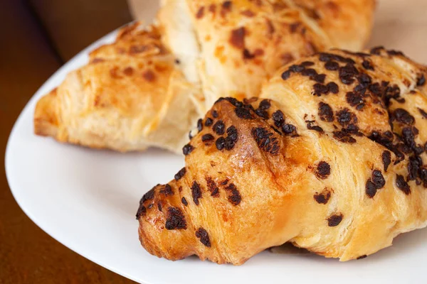 Juego Croissants Recién Horneados Sobre Mesa Madera Croissant Francés —  Fotos de Stock