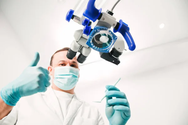 Male Dentist Dentist Office Dental Doctor Wearing Lab Gown Gloves — Stock fotografie