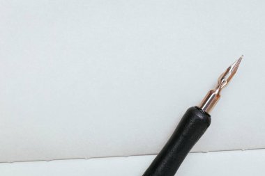 Harfler ve defter sayfaları için üstteki görünüm kapatma mürekkep kalemi. Boşluğu kopyala, metin için boşluk, eğitim kavramı