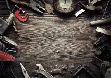 aşınmış eski araçlar