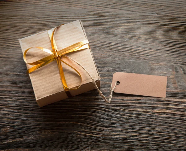 Gift box on a wooden background — Stock Photo, Image