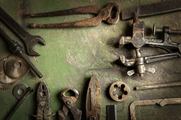 Большие старые инструменты — стоковое фото