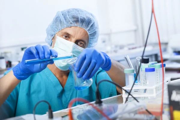 Science experiment on lab — Stock Photo, Image