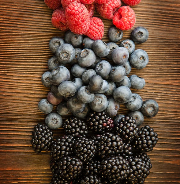 Raspberries and blackberry — Stock Photo, Image