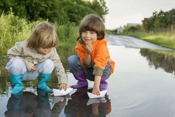 Two boy play in puddle — Stock Photo, Image