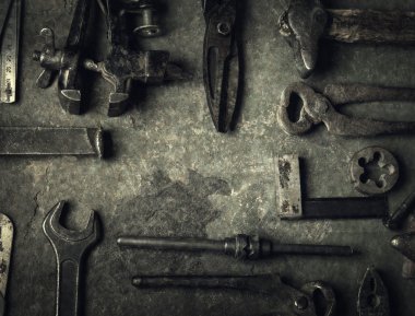 aşınmış eski araçlar