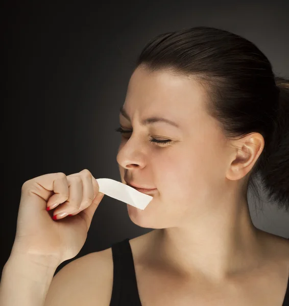 Chica haciendo depilación facial —  Fotos de Stock