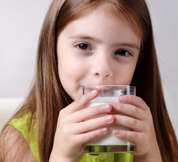 Girl with milk glass — Stock Photo, Image