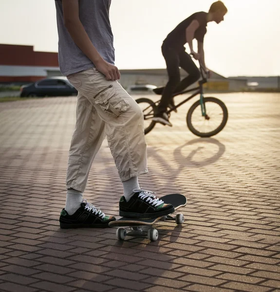 Teenager on a bicycle — Stock Photo, Image