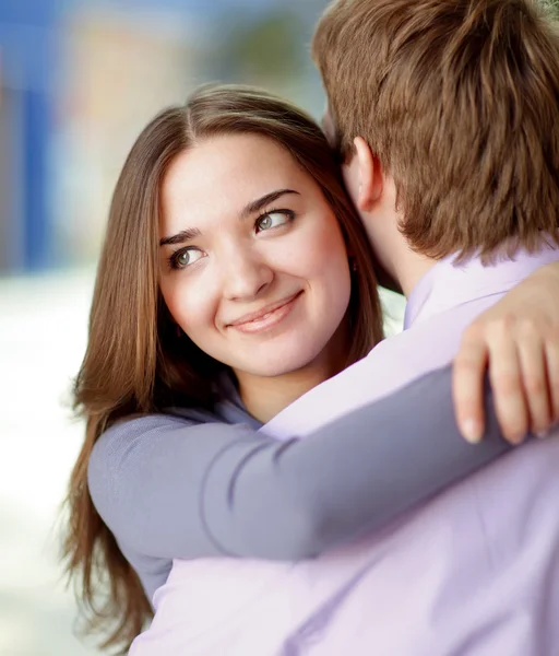 Joven pareja feliz bounding —  Fotos de Stock