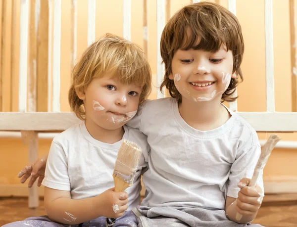 Two boys with brush — Stock Photo, Image