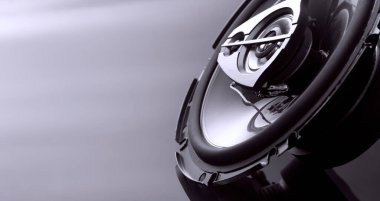 Üç yönlü hoparlör sistemi, eş eksenli hoparlör, araba sesli müzik, subwoofer