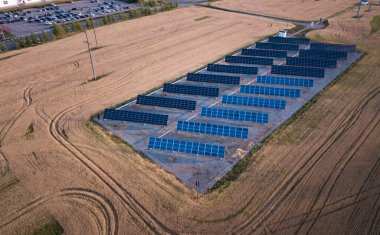 Hava Endüstriyel Görünüm Güneş Panelleri.