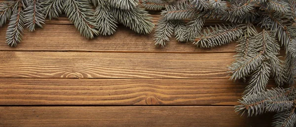 木造背景のクリスマスツリーレタリングのためのコピースペース — ストック写真