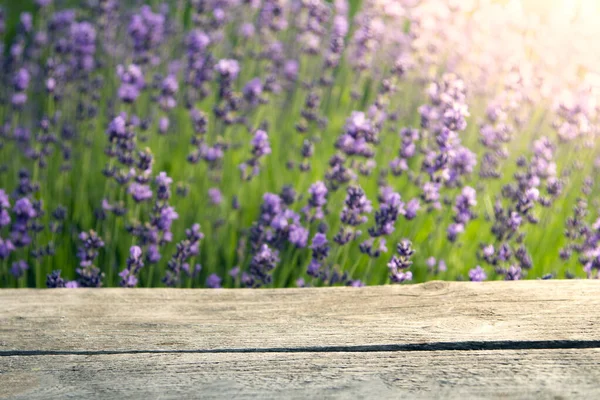 Frischer Lavendelhintergrund Über Einem Holztisch Weicher Fokus — Stockfoto