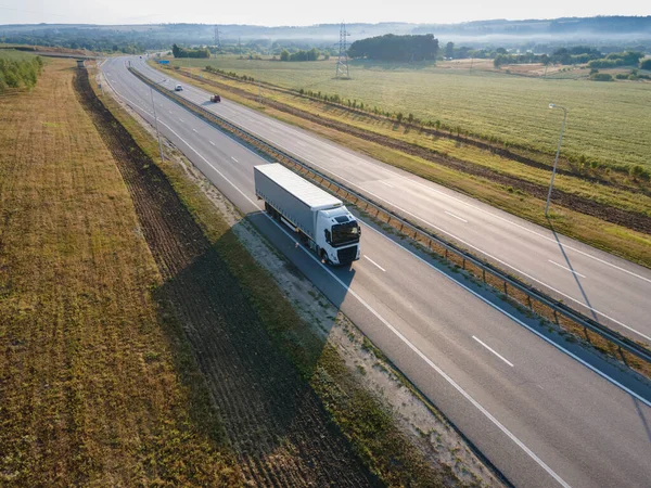 Ciężarówka Przyczepą Cargo Naczepa Przeprowadzka Summer Road Widok Góry Pojazd — Zdjęcie stockowe