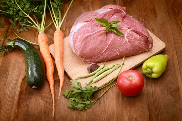 Carne y hortalizas crudas — Foto de Stock