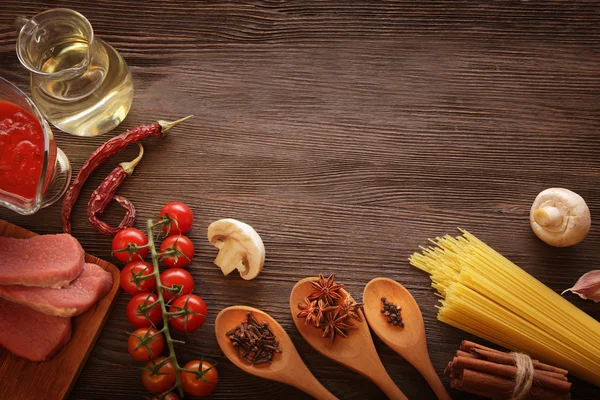 Todo sobre mesa de madera para la preparación de sa aguda italiana — Foto de Stock