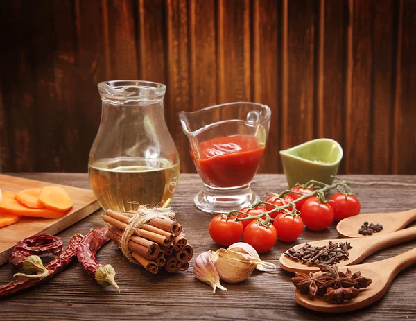 Alles op houten tafel voor het koken — Stockfoto