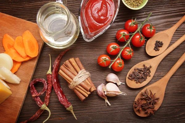 Alles auf Holztisch zum Kochen — Stockfoto