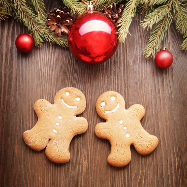 gingerbread Noel ağacı ve hediye