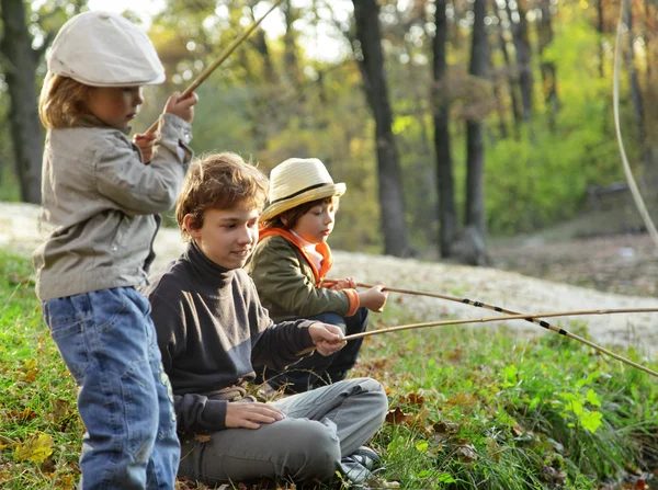 Happy boys go fishing on the river — Stock Photo, Image