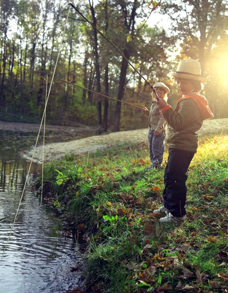 Happy boys go fishing on the river — Stock Photo, Image