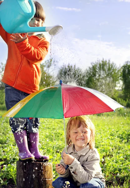 Two brothers play in rain — Stock Photo, Image