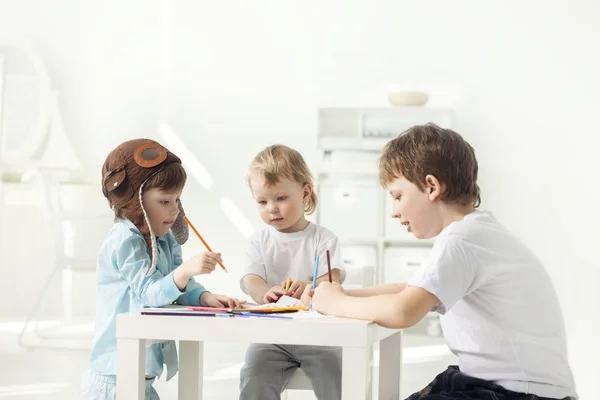 Kinderen trekken — Stockfoto