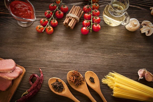 Tout sur la table en bois pour la préparation de aiguë italienne sa — Photo