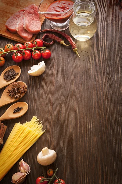 Allt på bord av trä för beredning av akut italienska sa — Stockfoto