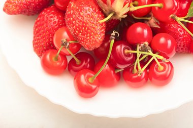 Olgun sulu kiraz ve berry