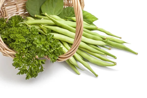 Gröna bönor och sallad — Stockfoto