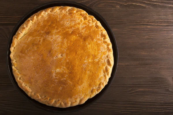 bir doldurma ile ev yapımı pasta