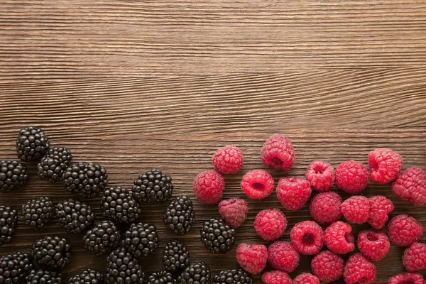 Himbeeren und Brombeeren — Stockfoto