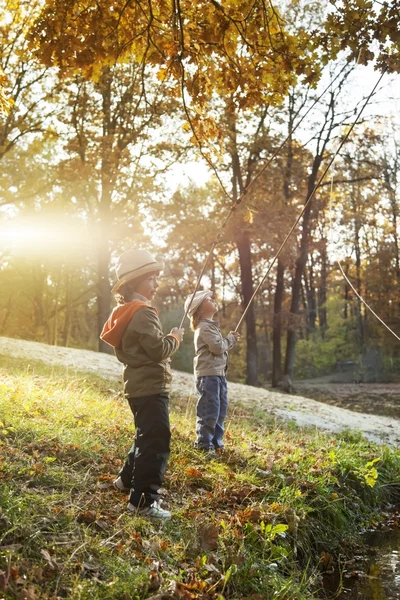 Happy boys go fishing on the river — Stock Photo, Image