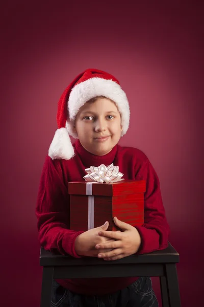 Dos feliz chico abierto navidad regalo caja — Foto de Stock