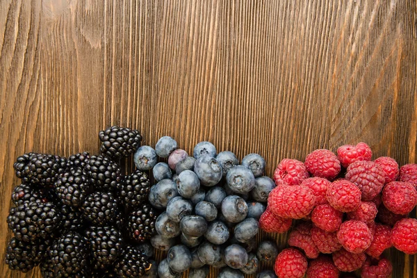 Himbeeren und Brombeeren — Stockfoto