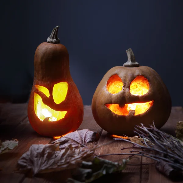 Jack o lanterns Halloween pumpkin face on wooden background — Stock Photo, Image