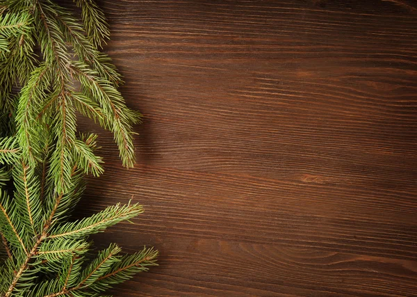 Weihnachtsbaum auf Holzgrund — Stockfoto