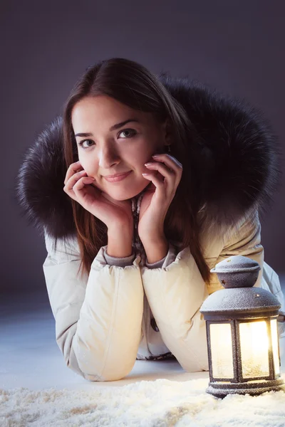 Beautiful girl on winter snow with lantern — Stock Photo, Image