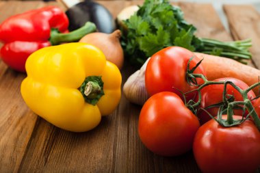 tablo üzerinde sebze